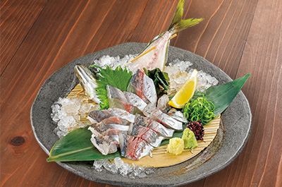 泳がし鯵一匹お造り